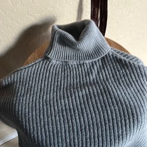 Crop knot grey sweater
